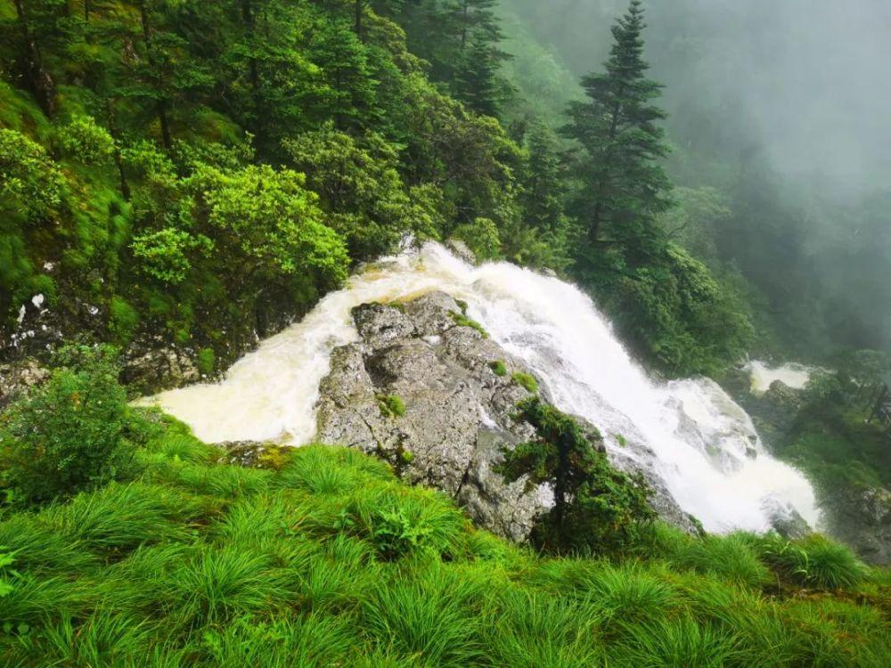 逃离广阔的山川